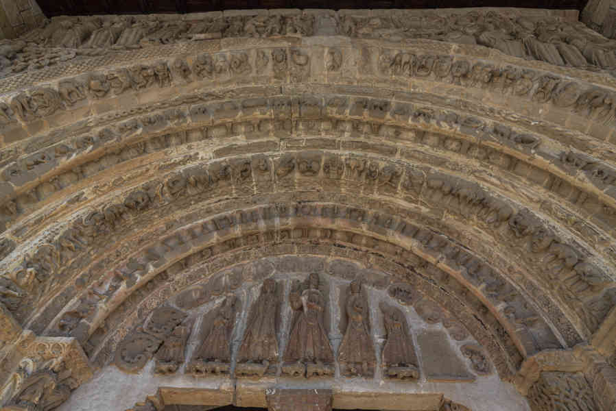 Comunidad Foral de Navarra 084 - monasterio de Leyre - iglesia de San Salvador de Leyre.jpg